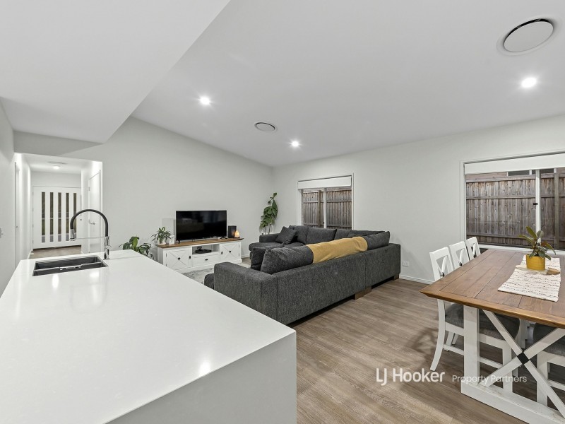 37 Davidson Circuit, Park Ridge QLD 4125