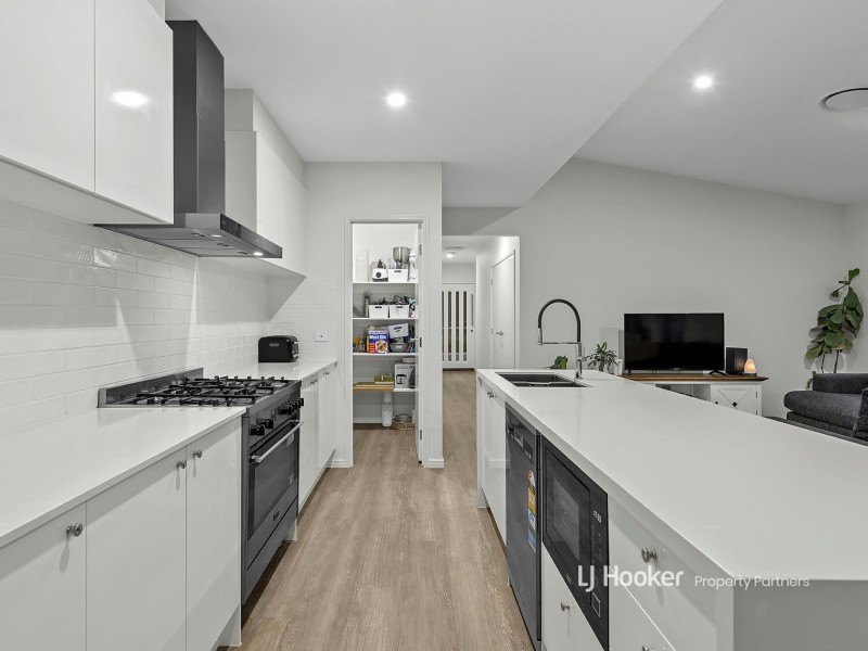 37 Davidson Circuit, Park Ridge QLD 4125