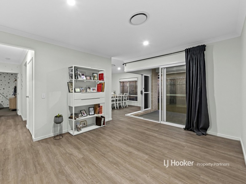 37 Davidson Circuit, Park Ridge QLD 4125