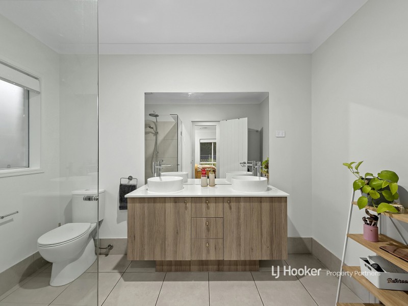 37 Davidson Circuit, Park Ridge QLD 4125