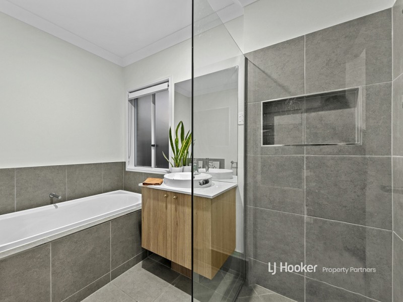 37 Davidson Circuit, Park Ridge QLD 4125