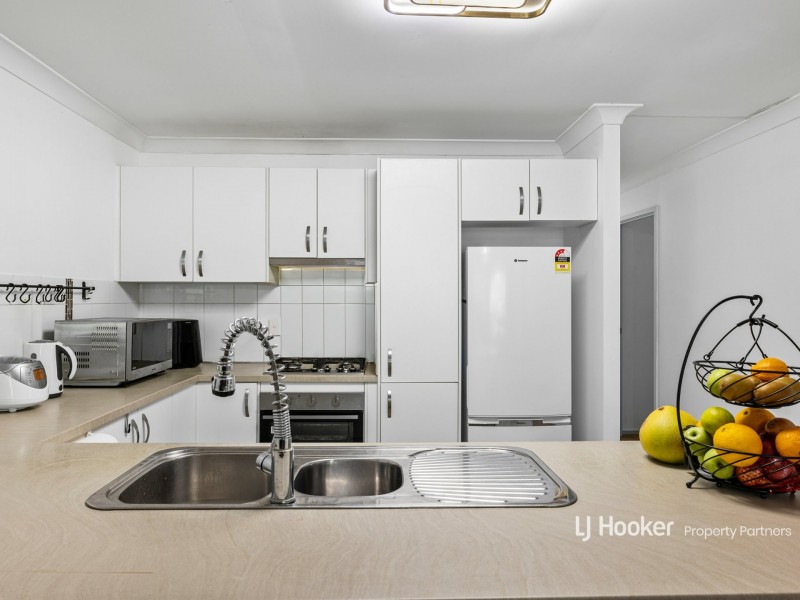 8 Clydesdale Place, Sumner QLD 4074