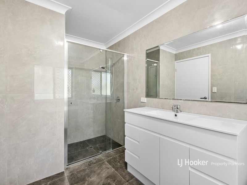 8 Clydesdale Place, Sumner QLD 4074