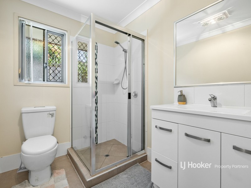 8 Clydesdale Place, Sumner QLD 4074