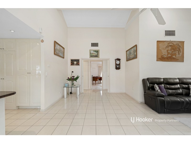 16 Lingle Street, Robertson QLD 4109