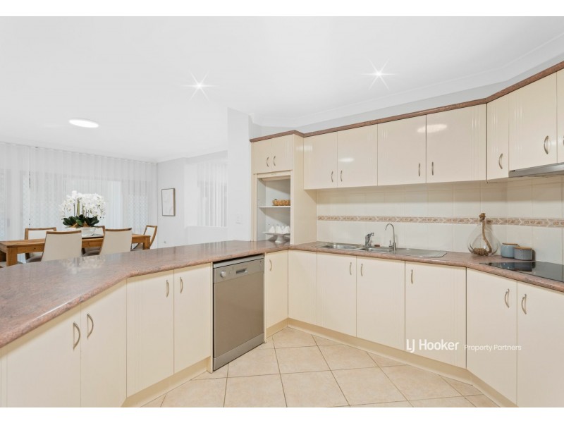 16 Golden Rain Place, Stretton QLD 4116