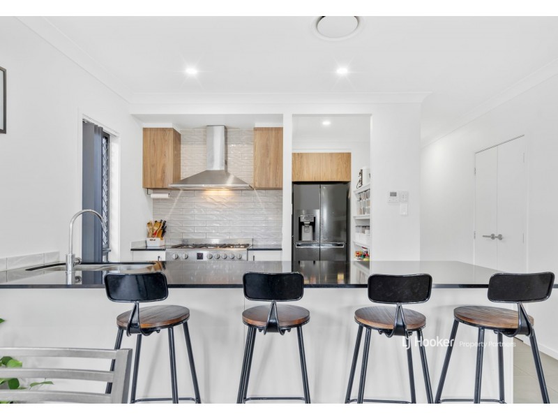 5 Heseltine Place, Pallara QLD 4110