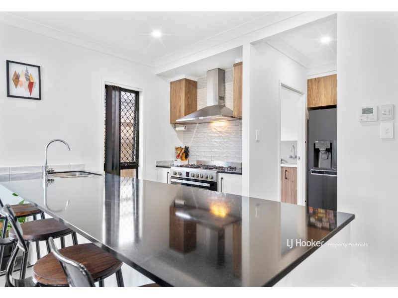 5 Heseltine Place, Pallara QLD 4110