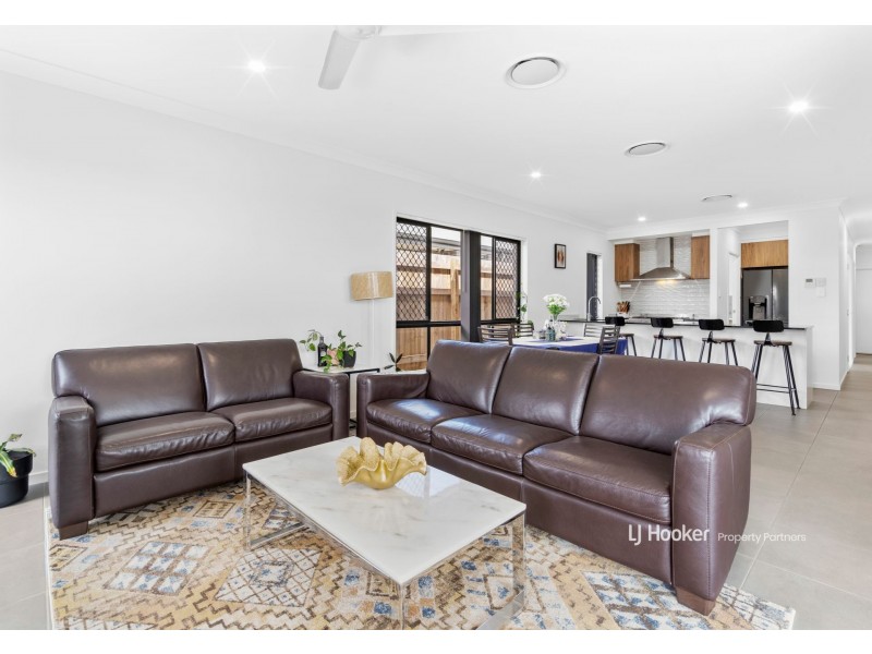 5 Heseltine Place, Pallara QLD 4110