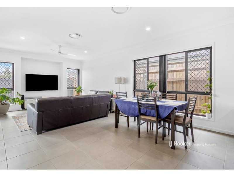 5 Heseltine Place, Pallara QLD 4110