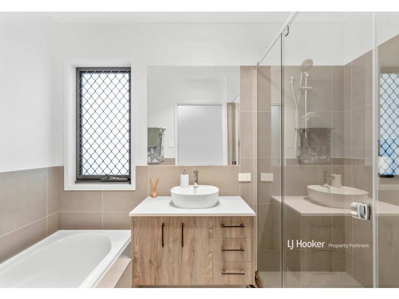 5 Heseltine Place, Pallara QLD 4110