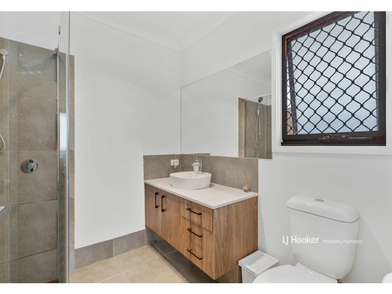 5 Heseltine Place, Pallara QLD 4110