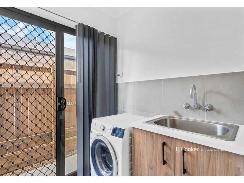 5 Heseltine Place, Pallara QLD 4110