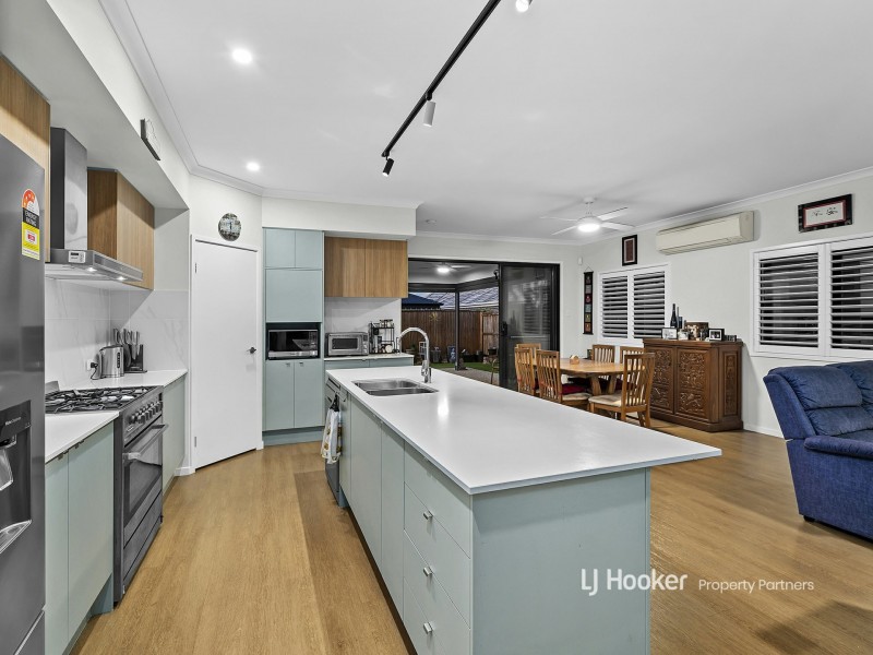 39 Macadamia Circuit, Park Ridge QLD 4125