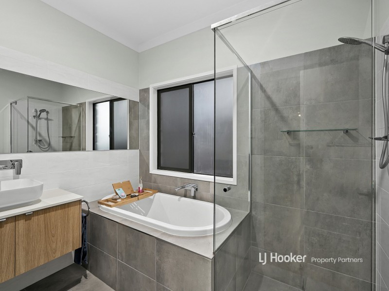 39 Macadamia Circuit, Park Ridge QLD 4125