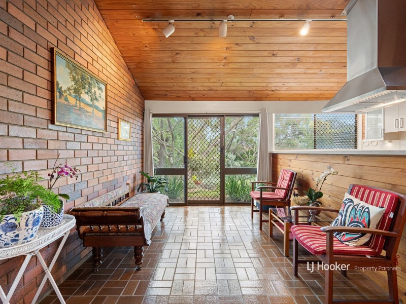 21 Faringdon Street, Robertson QLD 4109