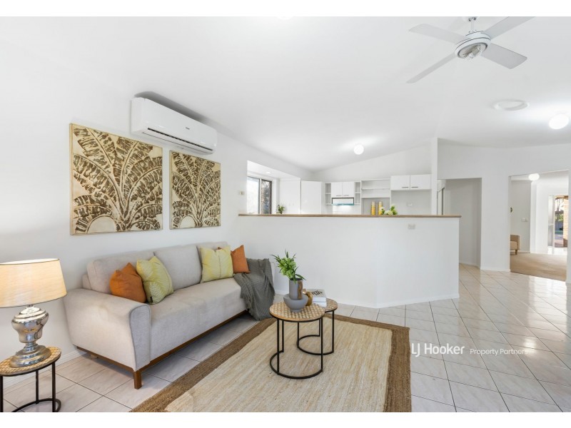 32 Wantana Crescent, Edens Landing QLD 4207