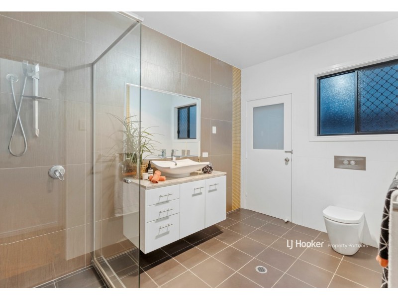 176 The Parkway, Stretton QLD 4116