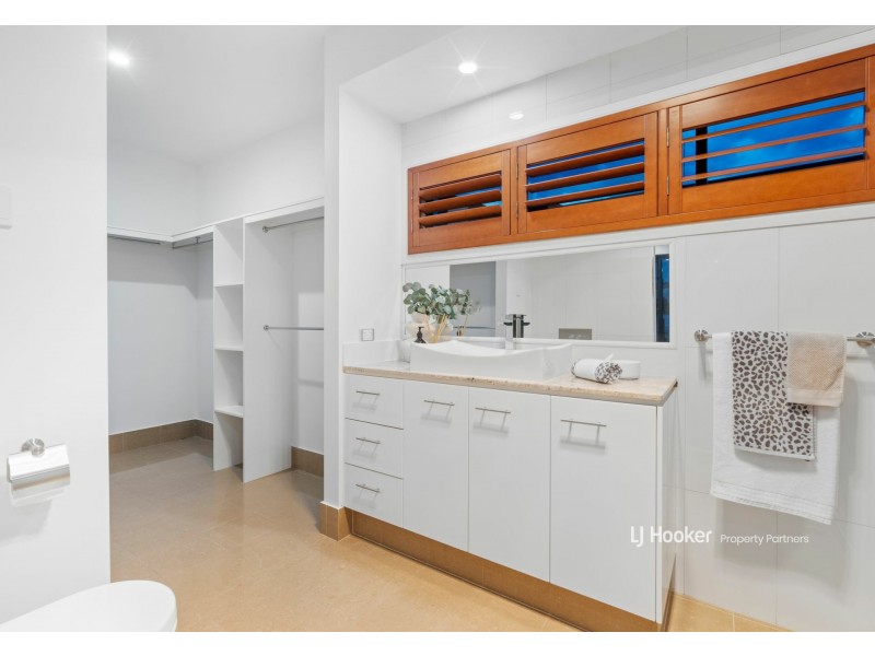 176 The Parkway, Stretton QLD 4116