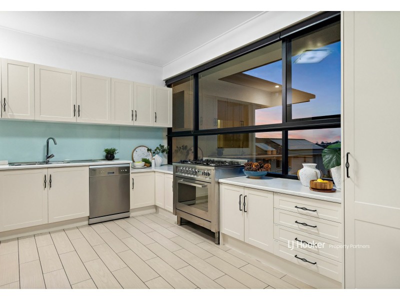 176 The Parkway, Stretton QLD 4116