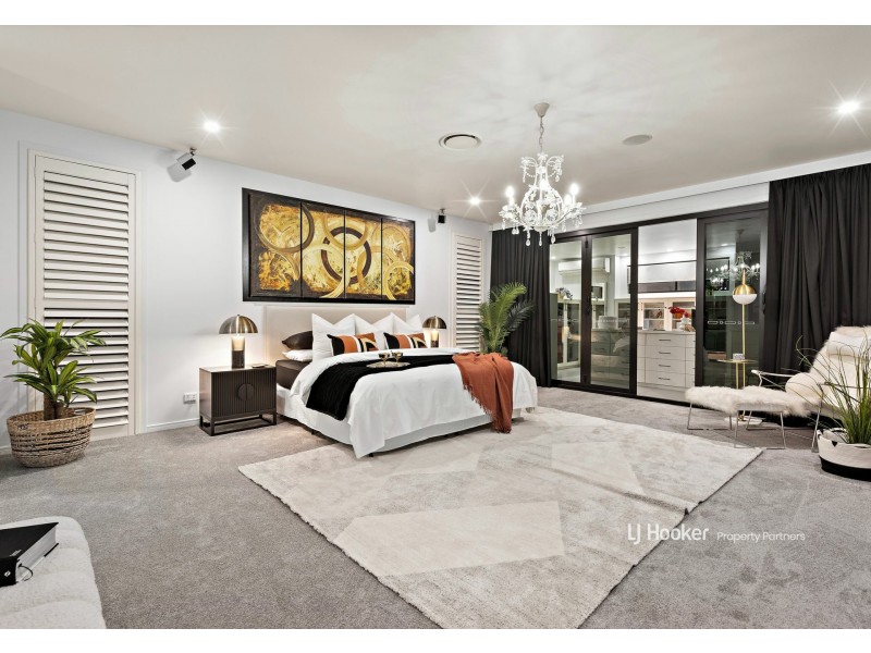 176 The Parkway, Stretton QLD 4116