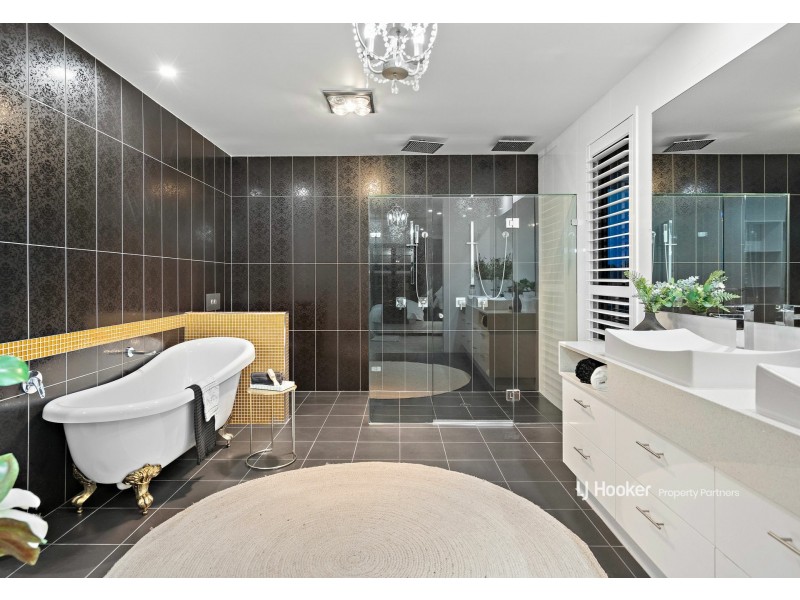 176 The Parkway, Stretton QLD 4116