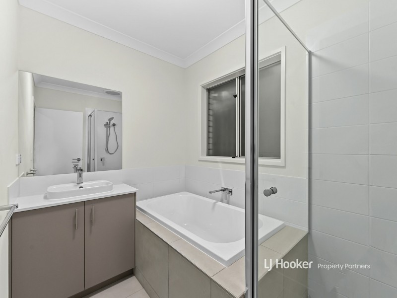 35 Mount Mitchell Street, Park Ridge QLD 4125