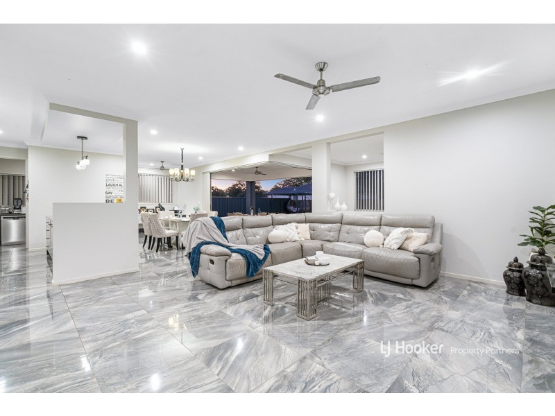 33 Oasis Crescent, Kuraby QLD 4112