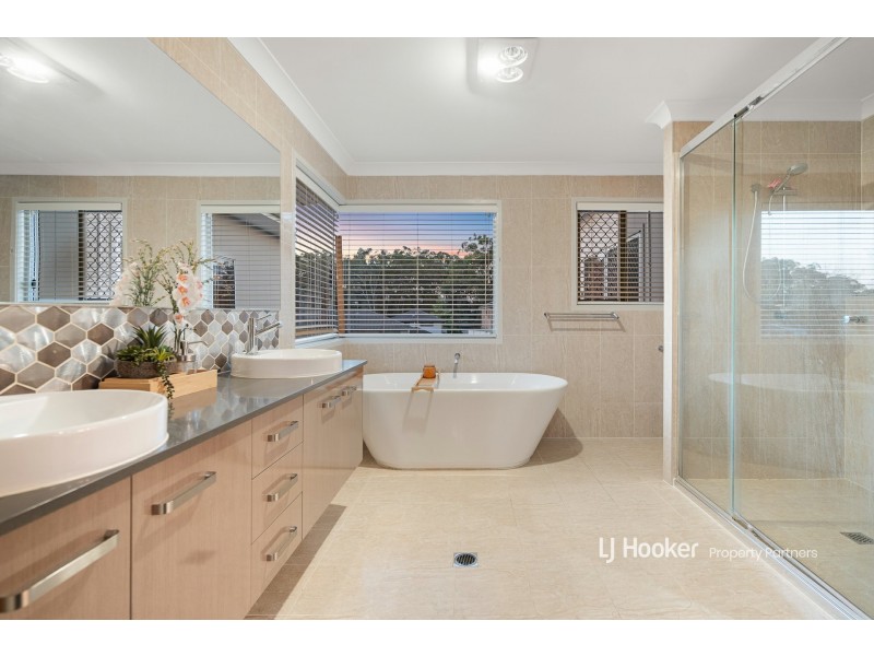 33 Oasis Crescent, Kuraby QLD 4112