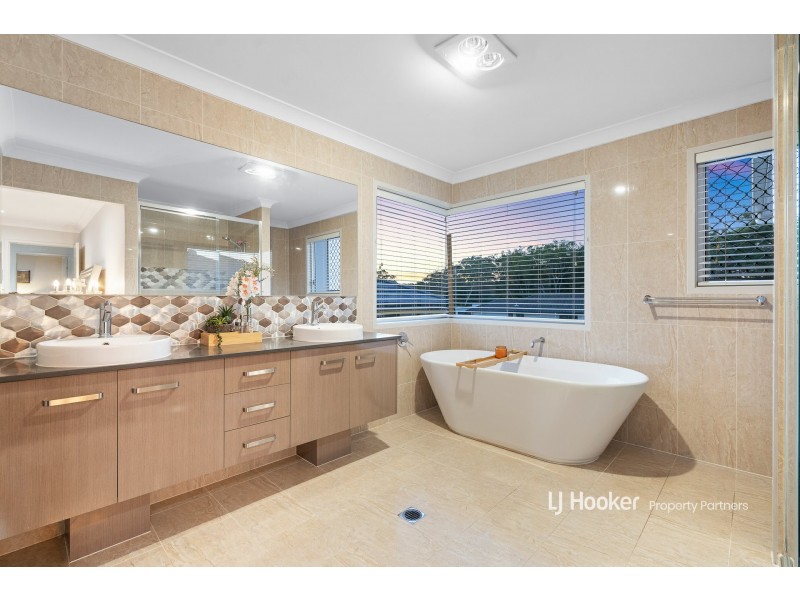 33 Oasis Crescent, Kuraby QLD 4112