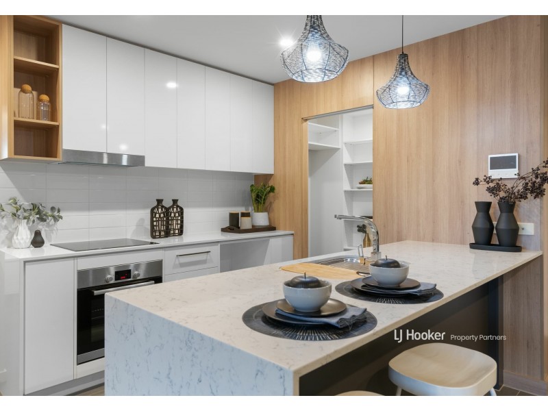 201/6 Lawson Street, Hawthorne QLD 4171