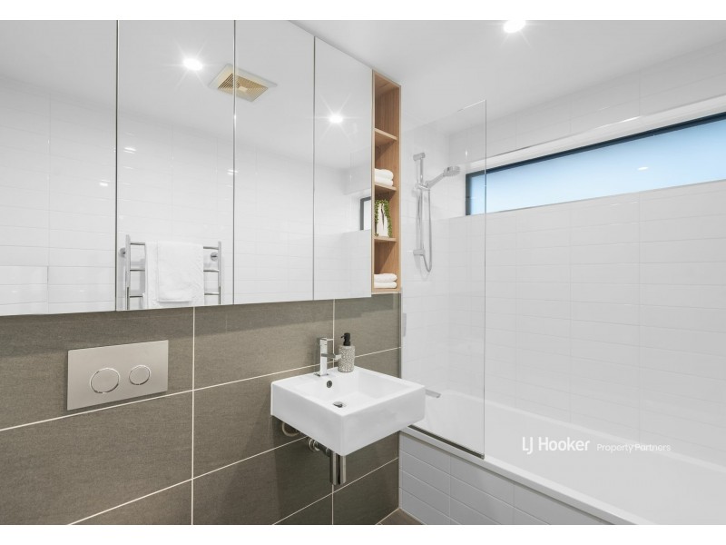 201/6 Lawson Street, Hawthorne QLD 4171