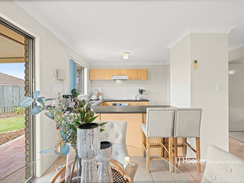 8 Robinson Crescent, Runcorn QLD 4113