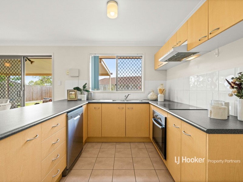 8 Robinson Crescent, Runcorn QLD 4113