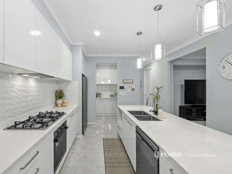 51 Grevillea Way, Park Ridge QLD 4125