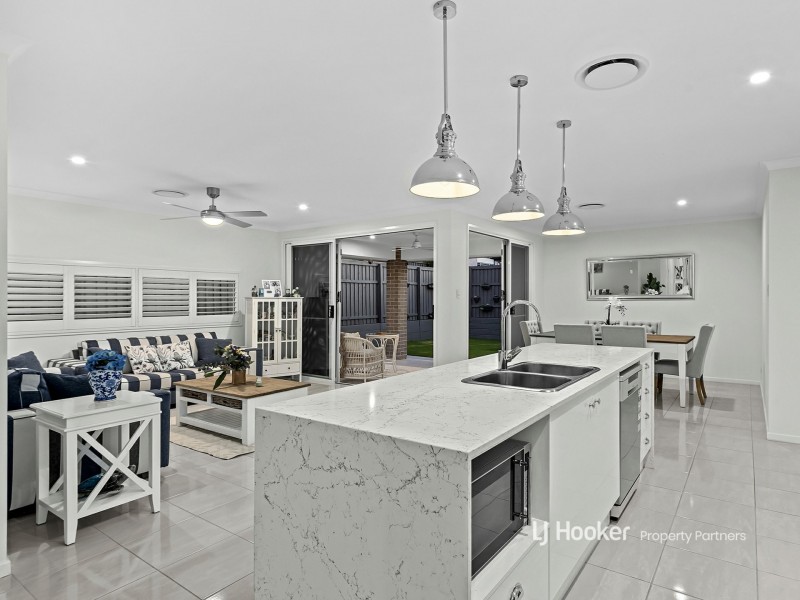 3 Grevillea Way, Park Ridge QLD 4125
