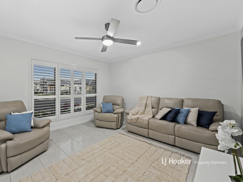 3 Grevillea Way, Park Ridge QLD 4125