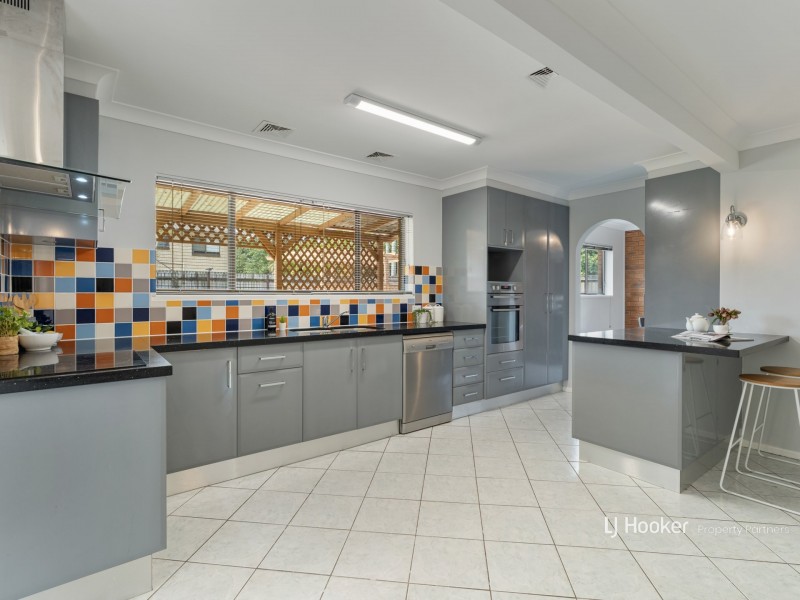 18 Mapleleaf Street, Eight Mile Plains QLD 4113