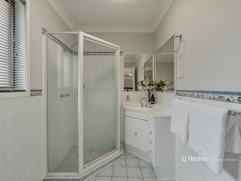 18 Mapleleaf Street, Eight Mile Plains QLD 4113