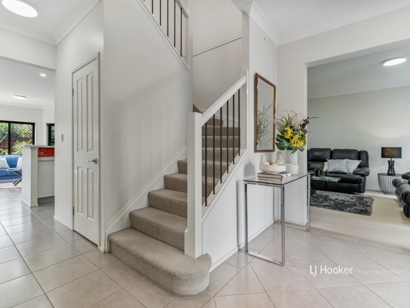 22 Coneybeer Place, Eight Mile Plains QLD 4113