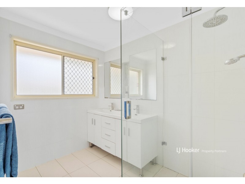 105 Bannockburn Crescent, Parkinson QLD 4115