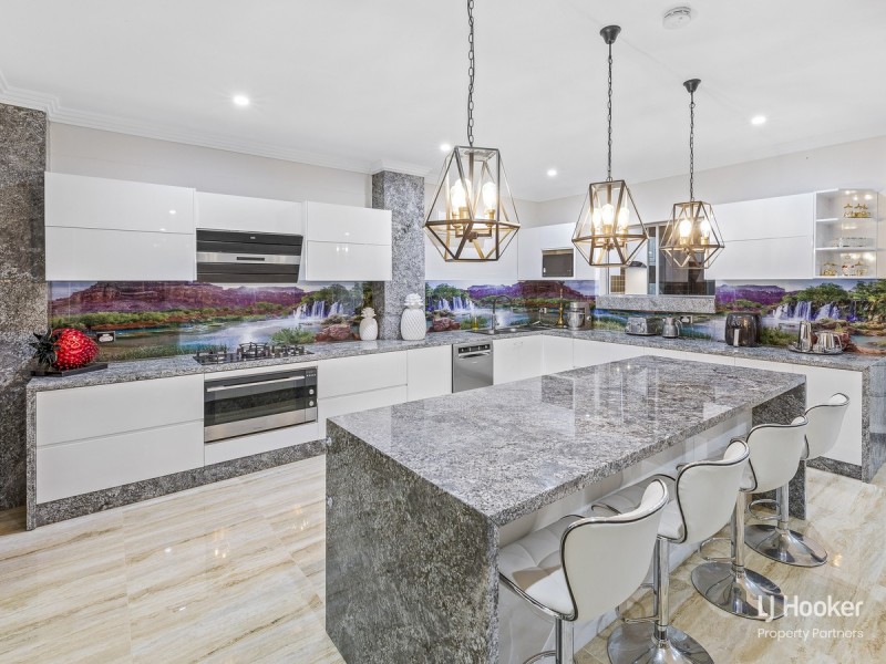 19 Taylor Place, Mackenzie QLD 4156