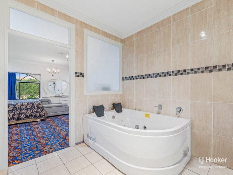 19 Taylor Place, Mackenzie QLD 4156