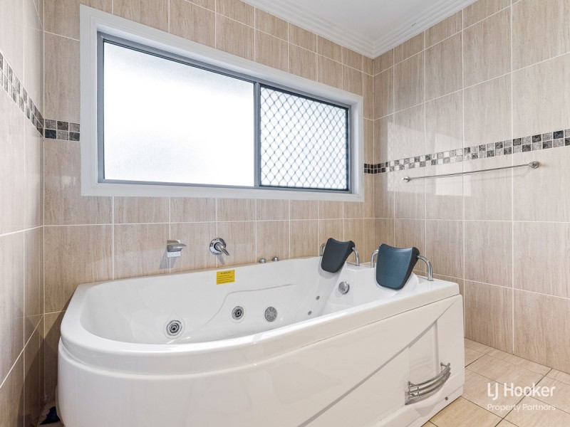 19 Taylor Place, Mackenzie QLD 4156