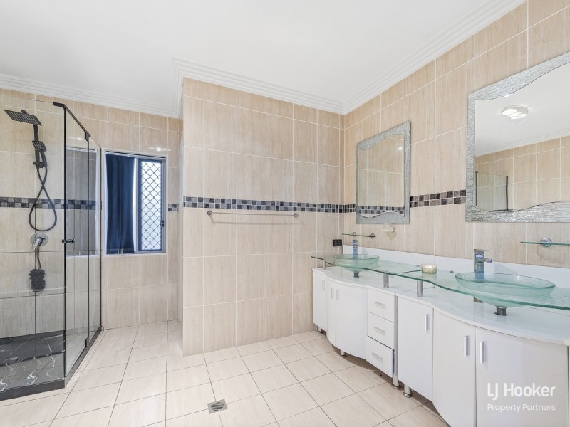 19 Taylor Place, Mackenzie QLD 4156