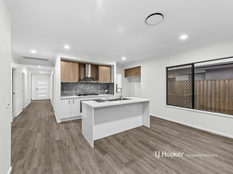 18 Doran Circuit, Park Ridge QLD 4125