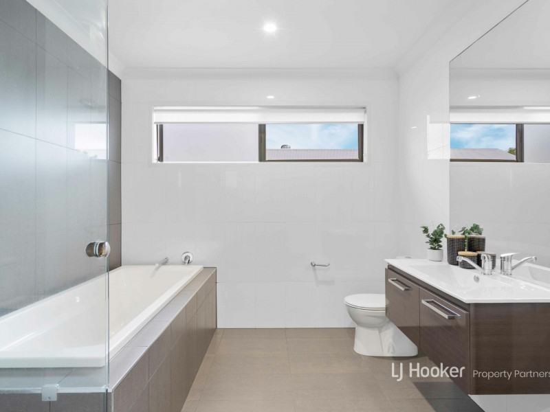 8 Gemini Circuit, Coomera QLD 4209