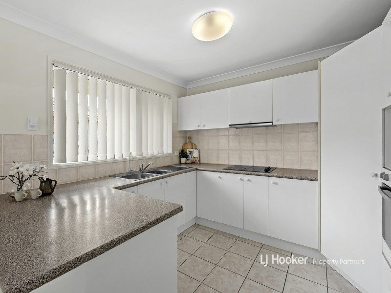 31 Regal Drive, Regents Park QLD 4118