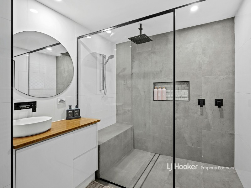 1 Tivela Street, Mansfield QLD 4122