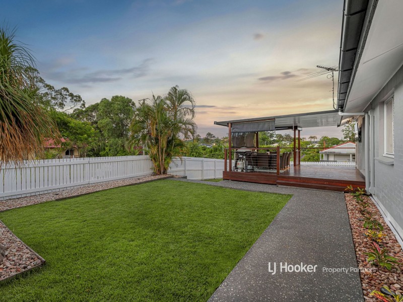 1 Tivela Street, Mansfield QLD 4122